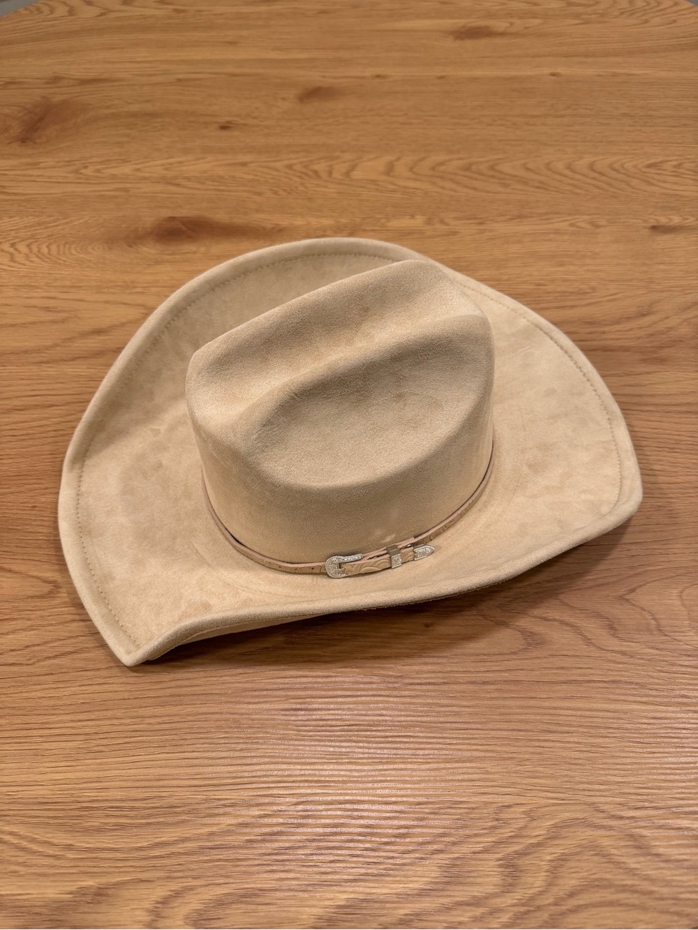 Tan cowboy hat